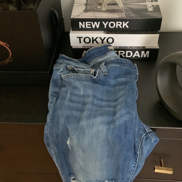 Women’s Size 32W Denim ripped Joe’s Jeans - Picture 10 of 11